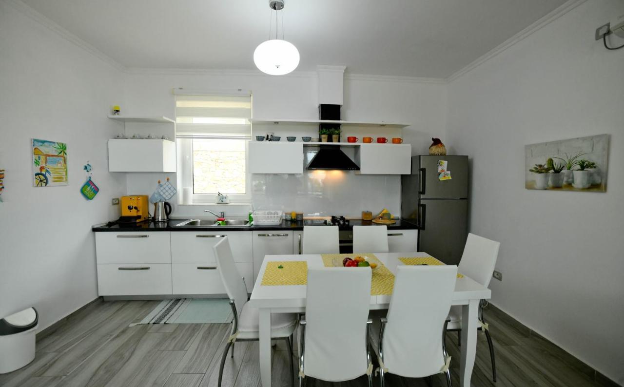 Vila Rina At Aquamarine Residence Vlorë Exterior foto